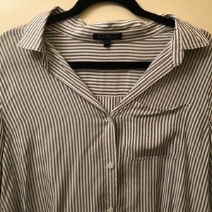 Striped long sleeve button down 🎀